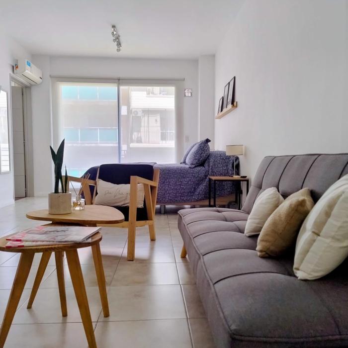 Luminoso monoambiente a pasos del Hospital Italiano