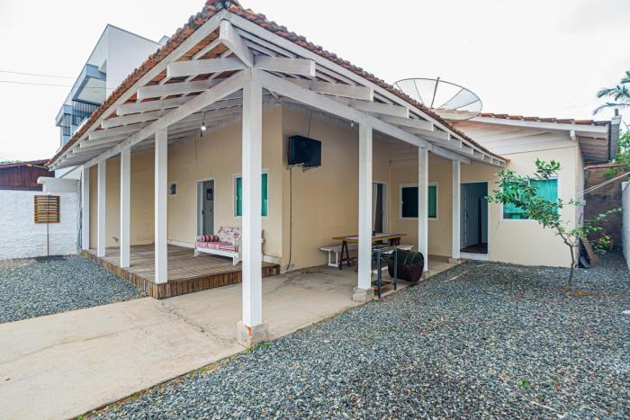 Casa da Tia Nina - Seu refúgio entre a praia e o Parque Beto Carreiro