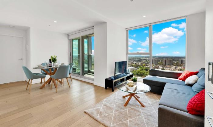 Extravagant Views - Bright & Spacious CBD Sky Escape