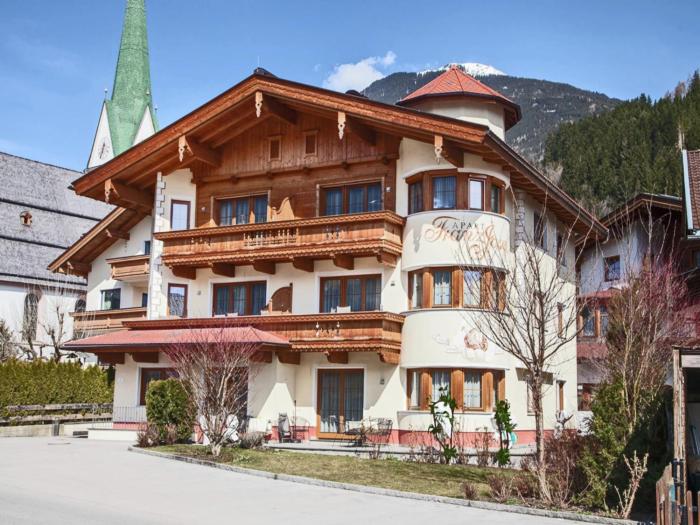 Apartment in Kaltenbach near Ski Lift
