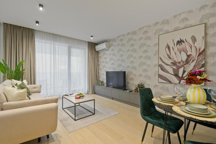 Tropics 1BR Cozy Modern Entire Apartment NuscoCity fast wifi and balcony