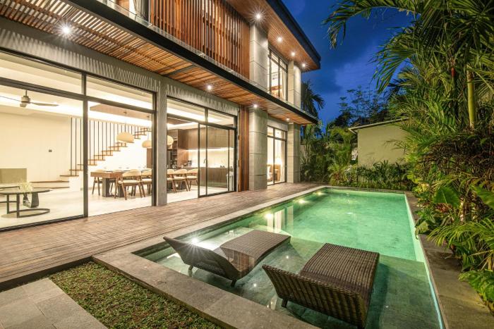 Enchanting 5BR Canggu Villa Moments to Sea