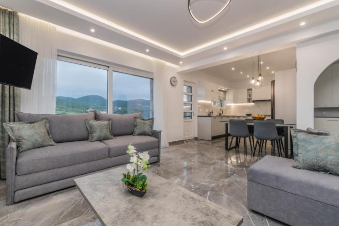 Villa Orizzonte - Ground Floor Apartment with shared pool & amazing view