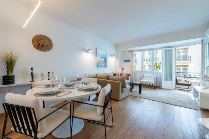 2-Bedroom Apartment with Terrace and Side Sea View