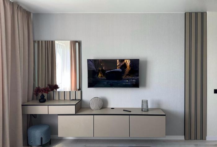 Квартира з вікнами на озеро