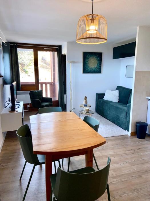 Appartement Fred Chamrousse - Au pied des pistes avec connexion wifi internet haut débit fibre - idéal pour les télétravailleurs