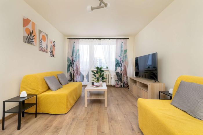 Comfortable Apartment with Balcony Remote Working Near a Nature Reserve by Noclegi Renters