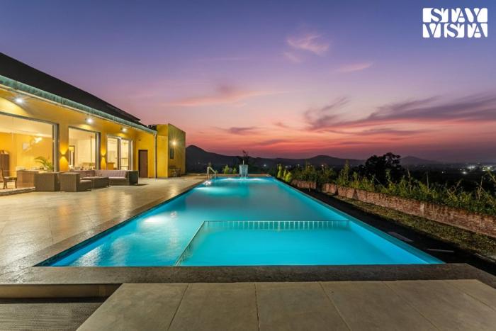 StayVista at Miraai Farm with Infinity Pool, Views