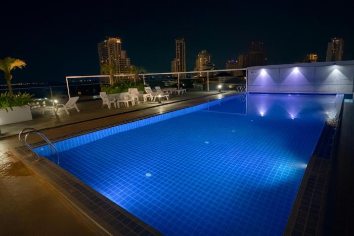 Pattaya Modern 2BR Condo Rooftop Swimming Pool Pratumnak