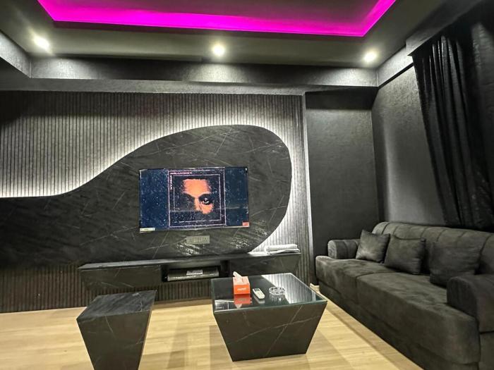 THE LUSH - House Party And Home Stay