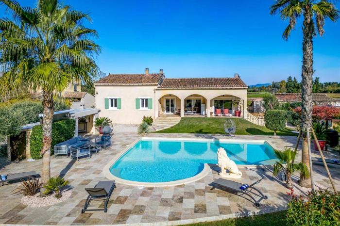 Villa Valleron by Villa Plus