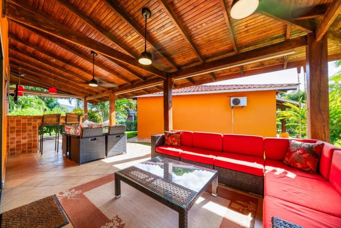 Villaggio 376 - BBQ, Pool, Garden, Smart TV, Parking, AC, King Bed, Laundry facilities