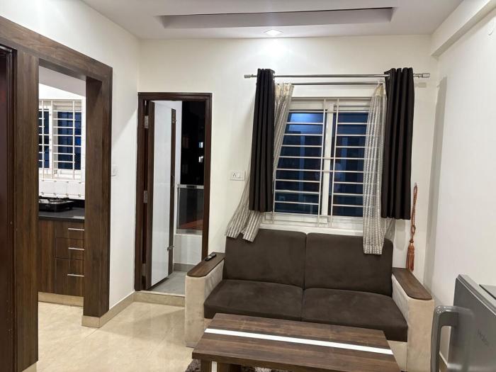 Comfy 1BHK with balcony in BTM layout , 500 metres from metro station