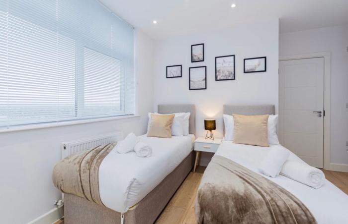 1 Bed Apartment in Aylesbury, by ARP HOMES, Town Centre, Perfect Location for Business & Long Stays