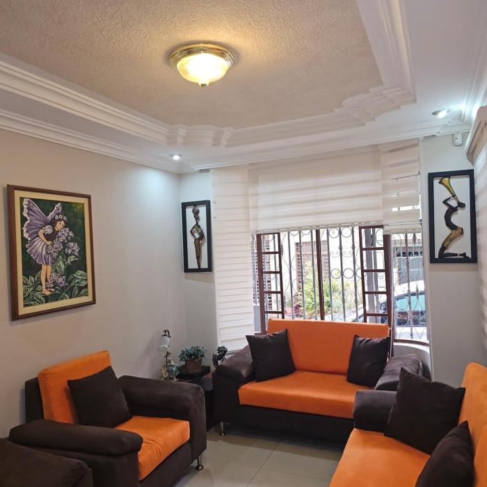 Casa grande cerca de todo