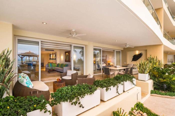 Luxury Oceanfront Condo Infinity Pool