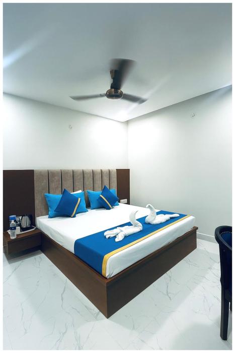 Masani Road SRS Palace Residency Near Shri Siddhivinayak Ganesh Temple # Daneshwar Mahadev Temple - Free Public Parking - Room Service ree Wifi # Free Wifi - Fully Air conditioning Room - Best Budget Hotel In Mathura