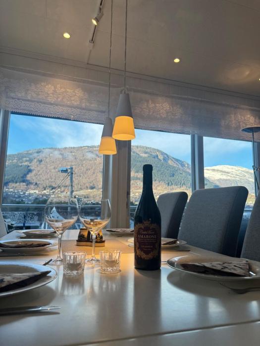 Panoramic mountain views - Prime location!