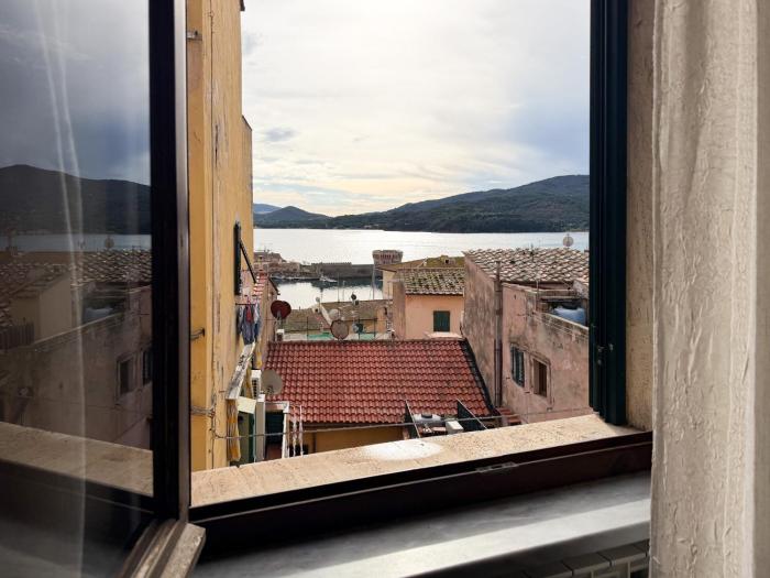 Tra Tetti e Mare - HelloElba