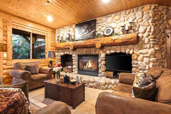 Walk to Ski Slopes Trails Cozy 2-Bedroom Recently Renovated Condo with Pool Hot Tub BBQ and AC BBL-351B by KBM Resorts