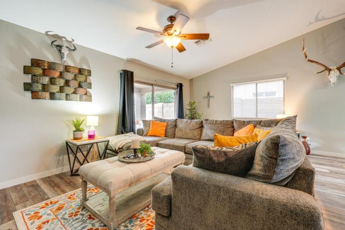San Tan Valley Home Near Hospitals and Hiking!