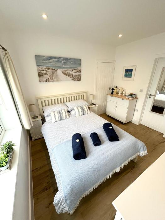 Salcombe Bolthole Room