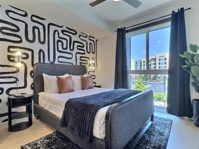 Quiet City Getaway Near Regions Field and Food