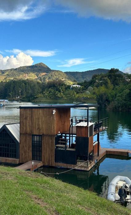 Cabaña flotante con jacuzzi