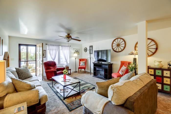 Stay By the Blue Ridge Parkway! Cozy Mtn Condo