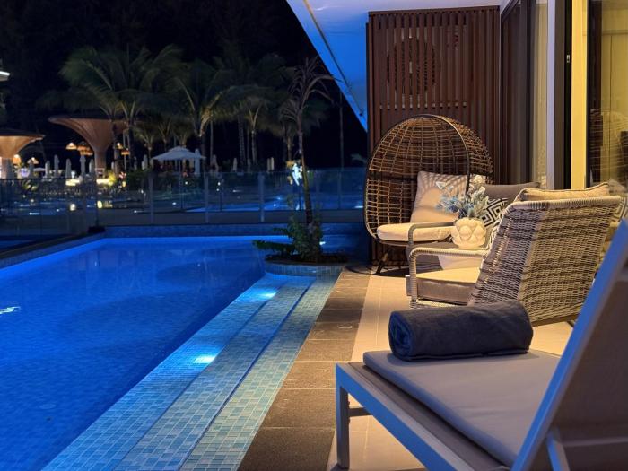 The Sunshine Beach Family Suite with Pool