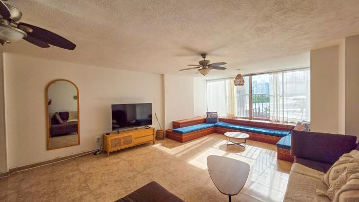 Apt 3 rooms Laguito Cartagena 1 block from the beach