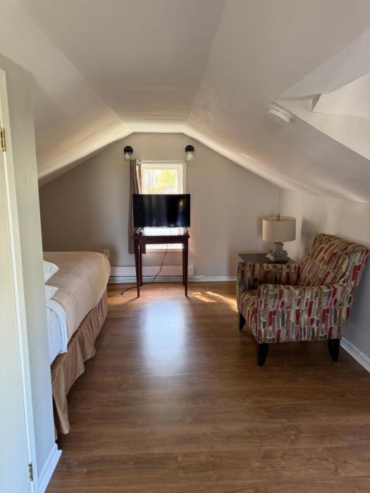 Elizabeth Loft 1BR Parking Central