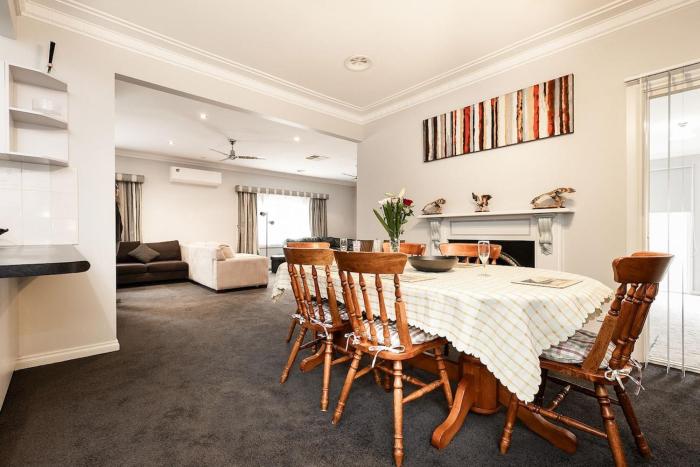 Spacious Central Stay on Olive