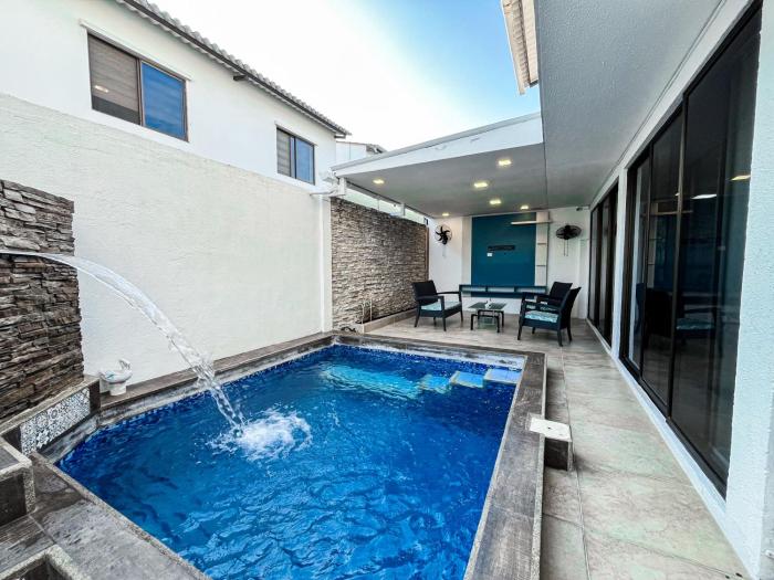 Piscina con Bbq en Villa privada cerca de centros comerciales con 3 habitaciones, 5 Camas, seguridad 24-7