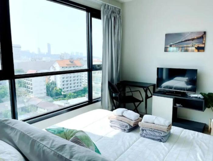 The BASE Central PATTAYA 2BED King&Queen with Infinity Pool & Free Netflix!