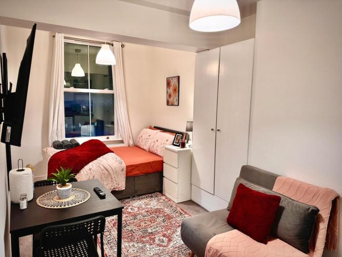 Best Situated Studio - Finsbury Park Station!
