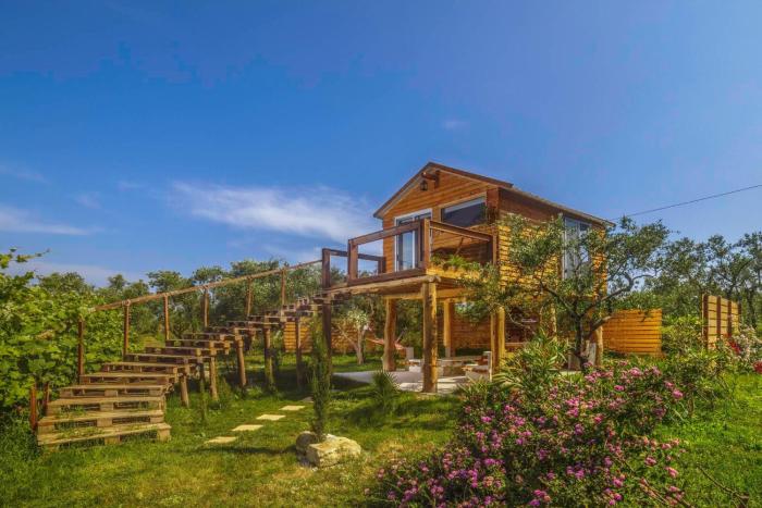 Terra Vine Collection - Green Leaf