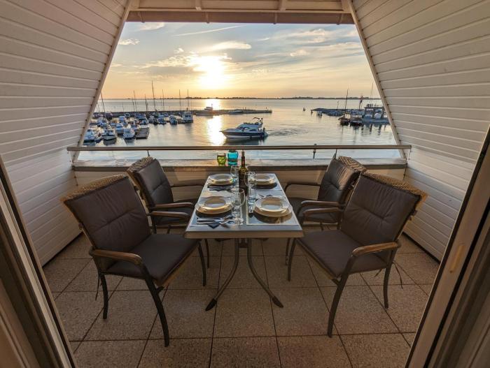 Fewo "An de Waterkant" - Leuchtturmblick nach Hiddensee vom Balkon