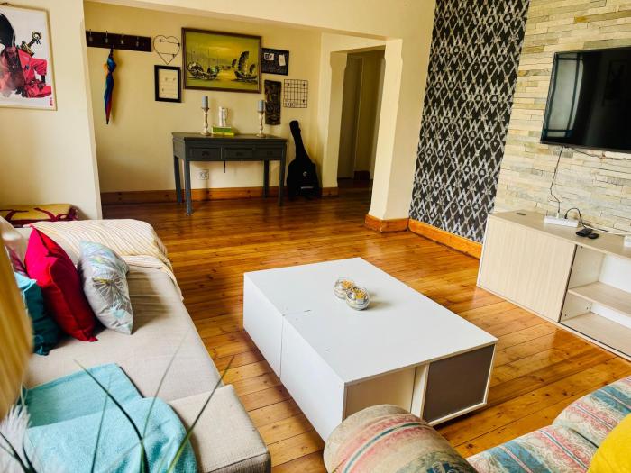 Rustic spacious home to lay back outside the city