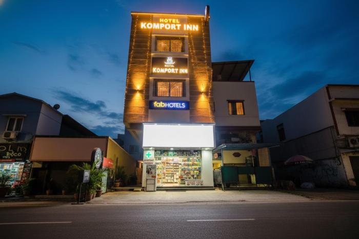 FabHotel Komfort Inn - Nr Twin Tower