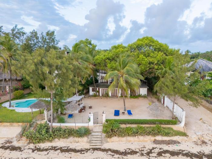 Silver Residence Apartments by MOKAWA