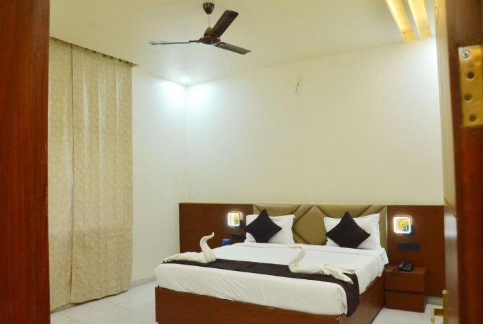 4Everstay By Premium Rooms With Free Parking & Wifi !!! Best Family Hotel In Vrindavan