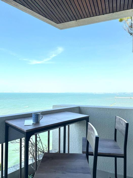 Beachfront 3BR Condo with Ocean-View Balcony