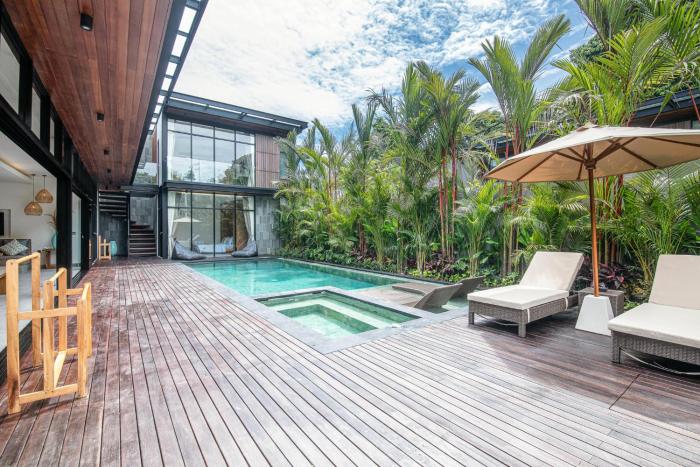 Elegant 6BR Canggu Villa Steps from the Ocean