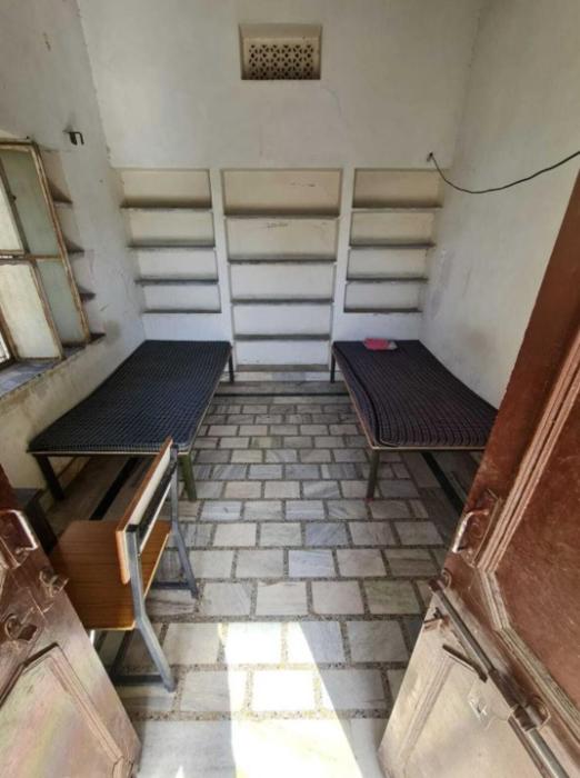 Siyaram Boys Hostel and Rooms