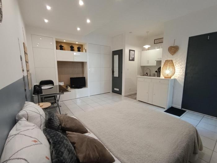 Le Colonel, Studio au Cœur du village en rez-de-chaussée dune ancienne maison