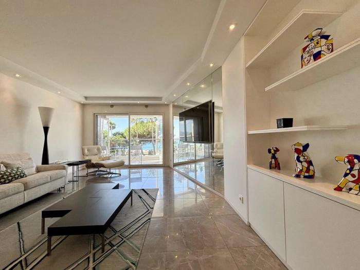 Superbe 2 pièces - Première ligne Croisette