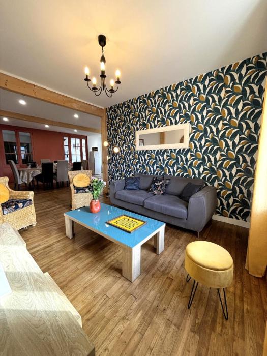 Grand Gîte Vivonne 8 personnes, Terrasse, Confort, babyfoot