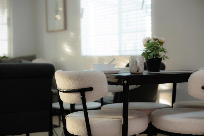 Pet-Friendly 2BR-2BA Near SoFi-Small Dogs Welcome