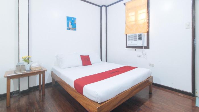 RedDoorz @ Tandikan Beach Cottages